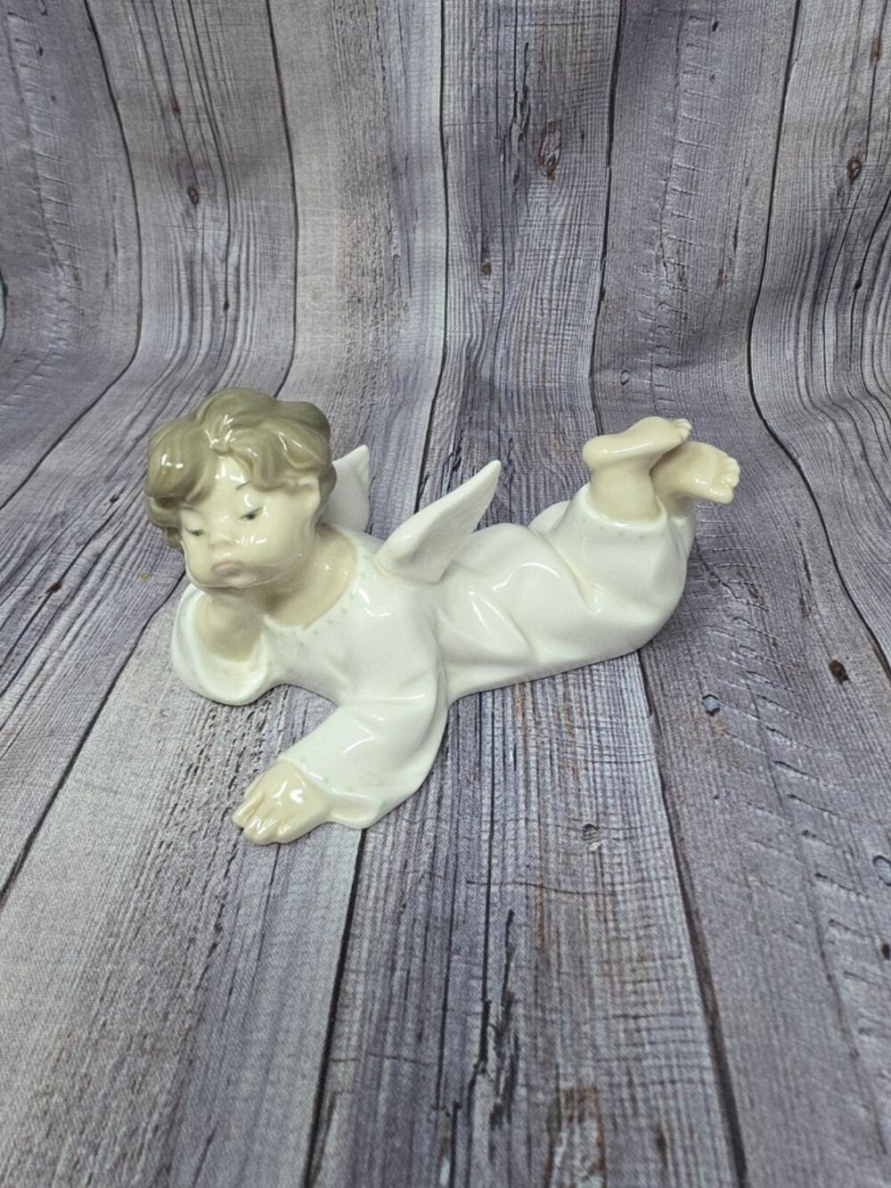 Lladro Angel Laying Lying Down Cherub Porcelain Figurine #4541 Retired Figurine